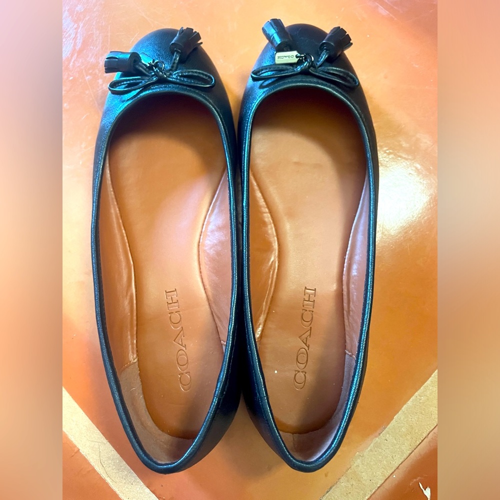 COACH authentic flats black soft in leather  excellent condition w coach tassels